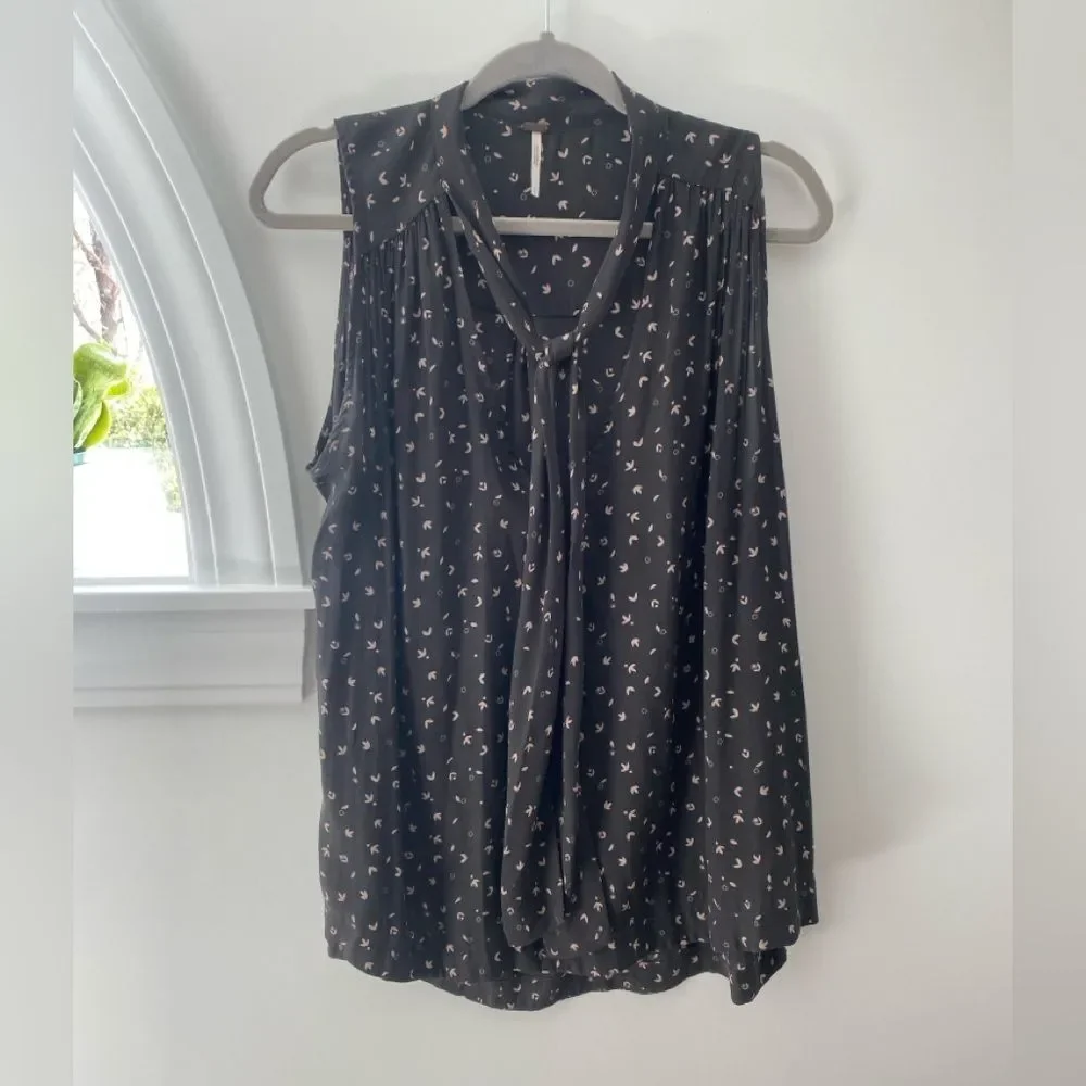 Free People High Low Hem Tank Top Black Sleeveless Printed Blouse Tie Womens L